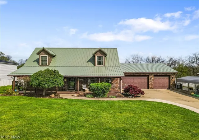 Photo 1 of Single family home for sale at 2000 Adamsville Rd, Zanesville, OH 43701 | MLS# 5201833 | Listing updated on 2026-09-15
