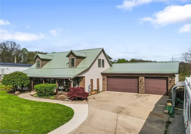 Photo 2 of Single family home for sale at 2000 Adamsville Rd, Zanesville, OH 43701 | MLS# 5201833 | Listing updated on 2026-09-15