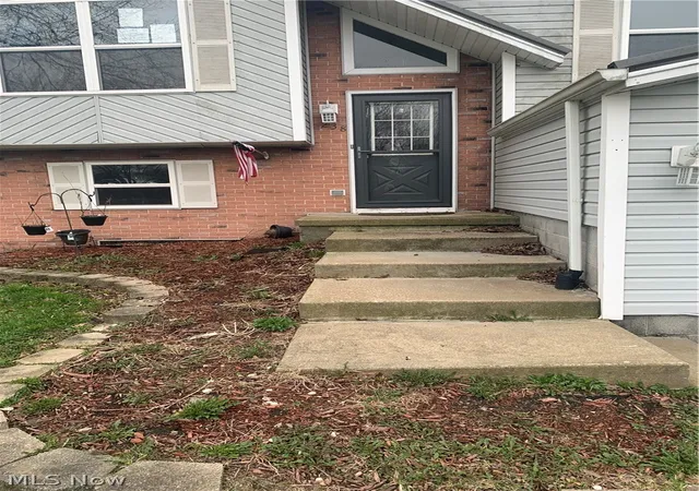 Photo 2 of Single family home for sale at 238 Raymond Ave Nw, Warren, OH 44483 | MLS# 5202728 | Listing updated on 2026-09-08
