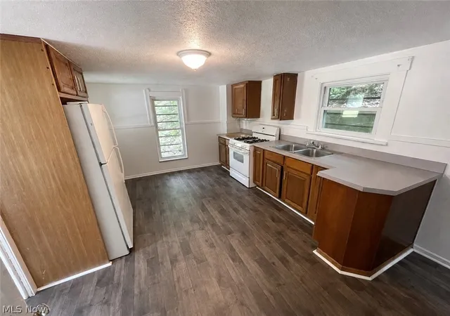 Photo 2 of Sale Pending at 539 Tremont Ave Se, Massillon, OH 44646 | MLS# 5205157 | Listing updated on 2026-09-08