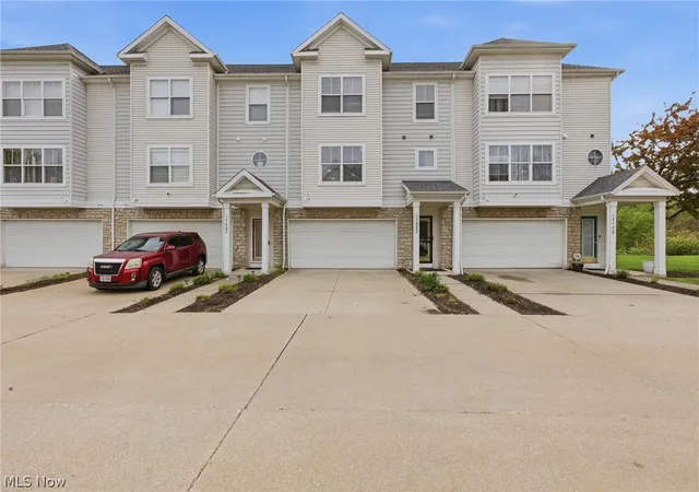 Photo 2 of Condo for sale at 17583 Wildwood Ln, Cleveland, OH 44119 | MLS# 5205386 | Listing updated on 2026-09-22