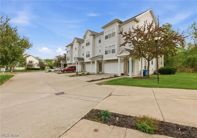 Photo 3 of Condo for sale at 17583 Wildwood Ln, Cleveland, OH 44119 | MLS# 5205386 | Listing updated on 2026-09-22