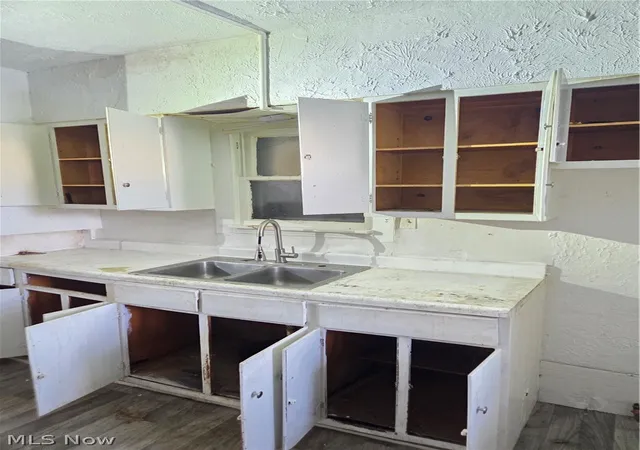 Listing Photo 3 - Condo for sale in building located at 1749 Alcoy Rd, Cleveland, OH 44112