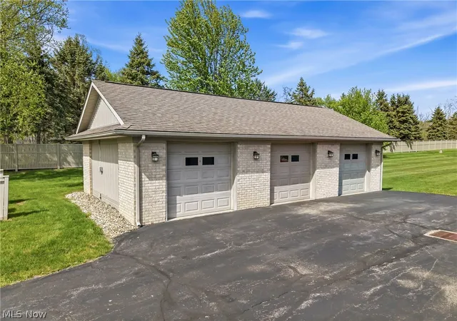 Listing Photo 2 - Condo for sale in building located at 506 Milton Commons Blvd, Lake Milton, OH 44429
