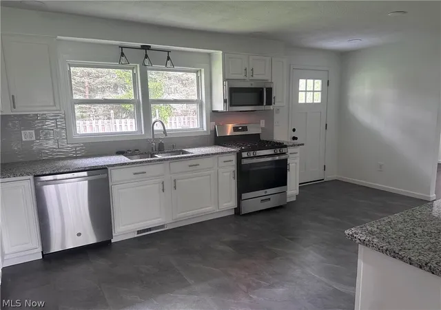 Photo 2 of Single family home for sale at 8815 King Graves Rd NE, Warren, OH 44484 | MLS# 5205441 | Listing updated on 2026-09-28