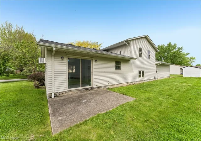Photo 4 of Single family home for sale at 102 California Ave, Elyria, OH 44035 | MLS# 5206531 | Listing updated on 2026-09-04