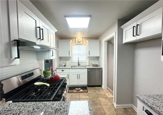 Photo 4 of Single family home for sale at 982 Quarry Dr, Cleveland, OH 44121 | MLS# 5207355 | Listing updated on 2026-09-29