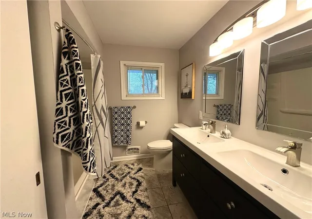 Photo 4 of Single family home for sale at 244 Starlight Dr, Seven Hills, OH 44131 | MLS# 5207597 | Listing updated on 2026-09-09