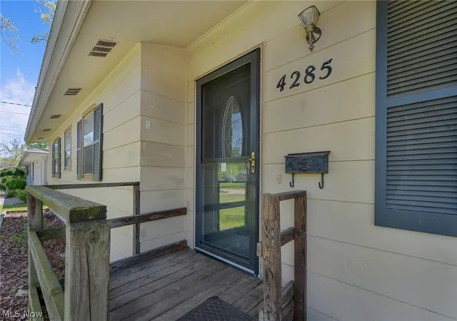 Photo 2 of Sale Pending at 4285 Kerrybrook Dr, Youngstown, OH 44511 | MLS# 5207749 | Listing updated on 2026-09-02