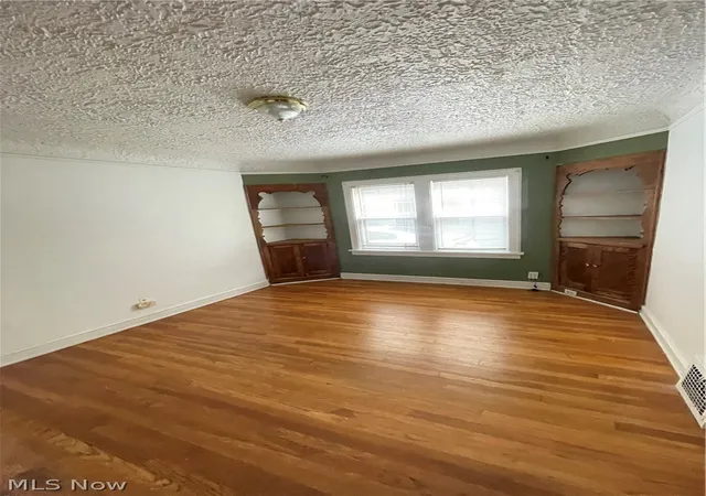 Listing Photo 5 - Condo for sale in building located at 18323 Newell Rd, Beachwood, OH 44122