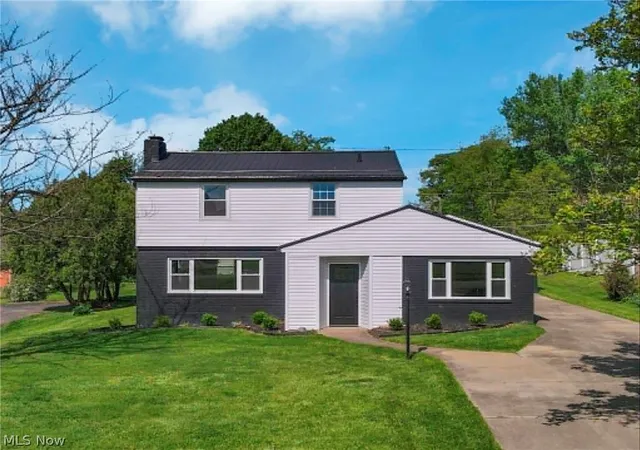 Photo 2 of Single family home for sale at 1425 Marion Ave, Zanesville, OH 43701 | MLS# 5208444 | Listing updated on 2026-09-03
