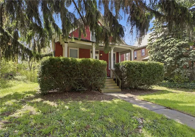 Photo 2 of Sale Pending at 1561 E State St, Salem, OH 44460 | MLS# 5208685 | Listing updated on 2026-09-10