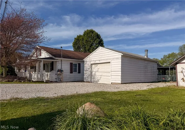 Photo 3 of Single family home for sale at 184 Terraceview Ave, Wadsworth, OH 44281 | MLS# 5209299 | Listing updated on 2026-09-23