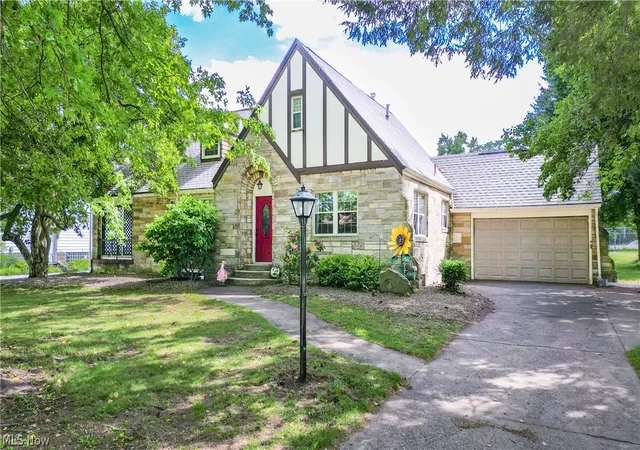 Photo 1 of Single family home for sale at 1250 Newark Rd, Zanesville, OH 43701 | MLS# 5209635 | Listing updated on 2026-09-09