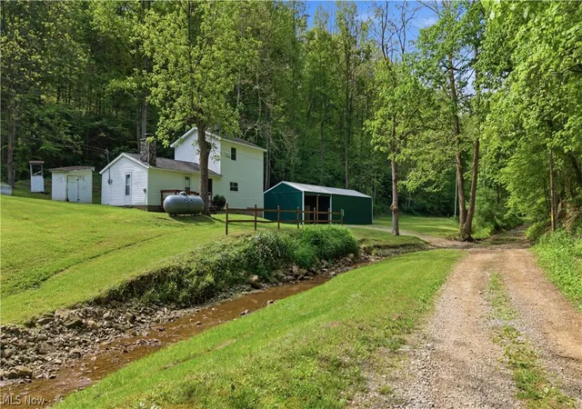 Photo 1 of Single family home for sale at 1047 Drift Frk Rd, Elizabeth, WV 26143 | MLS# 5208515 | Listing updated on 2026-09-04