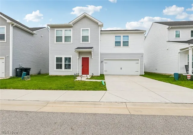 Photo 1 of Single family home for sale at 572 Auld Farm Cir, Akron, OH 44320 | MLS# 5210206 | Listing updated on 2026-09-03