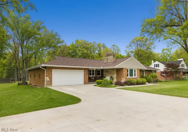 Photo 2 of Single family home for sale at 1319 Glamorgan St, Alliance, OH 44601 | MLS# 5210105 | Listing updated on 2026-09-13