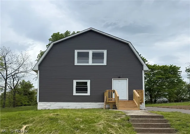 Photo 1 of Sale Pending at 418 W Glenaven Ave, Youngstown, OH 44511 | MLS# 5210734 | Listing updated on 2026-09-07