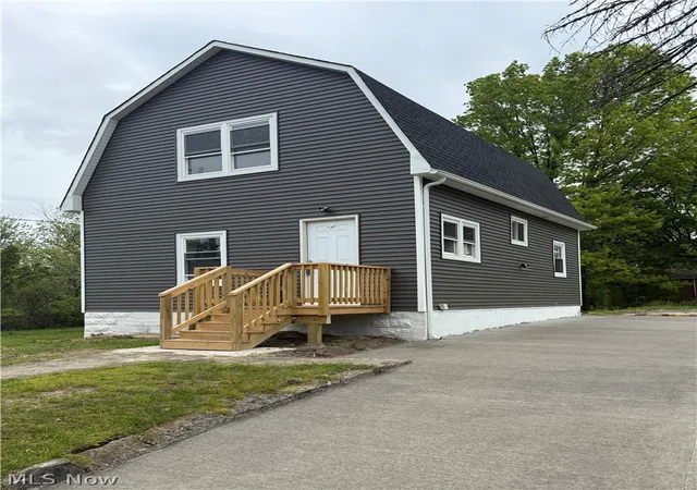 Photo 2 of Sale Pending at 418 W Glenaven Ave, Youngstown, OH 44511 | MLS# 5210734 | Listing updated on 2026-09-07