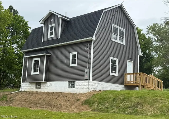 Photo 3 of Sale Pending at 418 W Glenaven Ave, Youngstown, OH 44511 | MLS# 5210734 | Listing updated on 2026-09-07