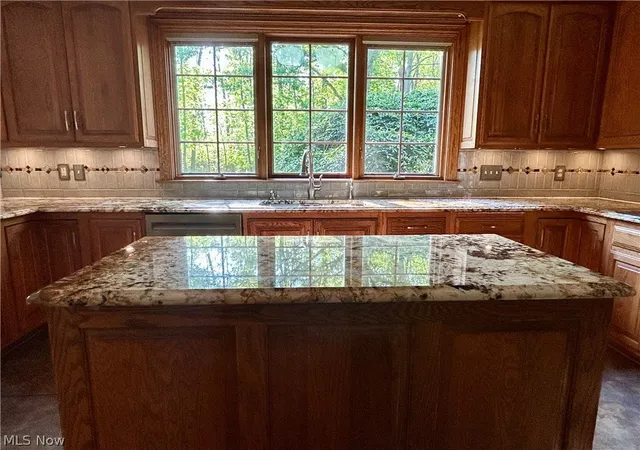 Photo 3 of Single family home for sale at 8536 Cherry Hl Pl, Youngstown, OH 44514 | MLS# 5209853 | Listing updated on 2026-09-19