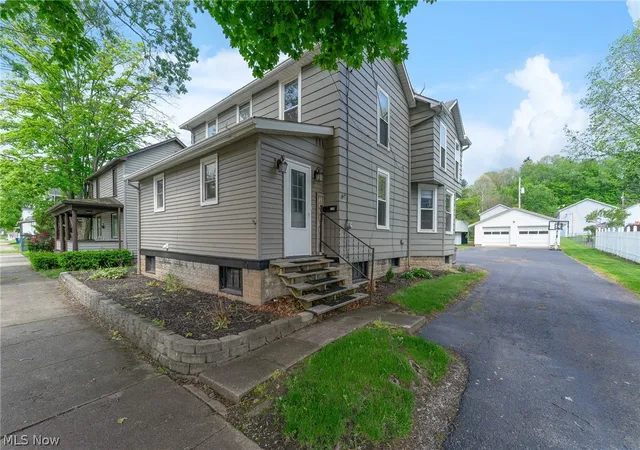 Photo 1 of Single family home for sale at 119 Main St, Leetonia, OH 44431 | MLS# 5211158 | Listing updated on 2026-09-11