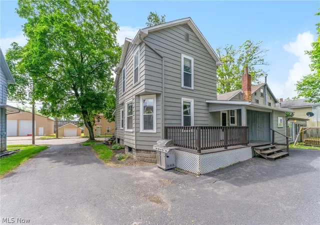 Photo 3 of Single family home for sale at 119 Main St, Leetonia, OH 44431 | MLS# 5211158 | Listing updated on 2026-09-11