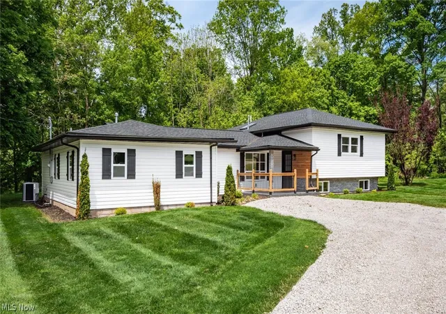 Photo 1 of Single family home for sale at 3185 Corvus Dr, Zanesville, OH 43701 | MLS# 5210878 | Listing updated on 2026-09-04