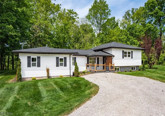 Photo 3 of Single family home for sale at 3185 Corvus Dr, Zanesville, OH 43701 | MLS# 5210878 | Listing updated on 2026-09-04