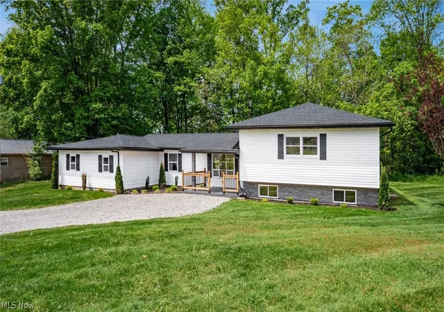 Photo 3 of Single family home for sale at 3185 Corvus Dr, Zanesville, OH 43701 | MLS# 5210878 | Listing updated on 2026-09-04