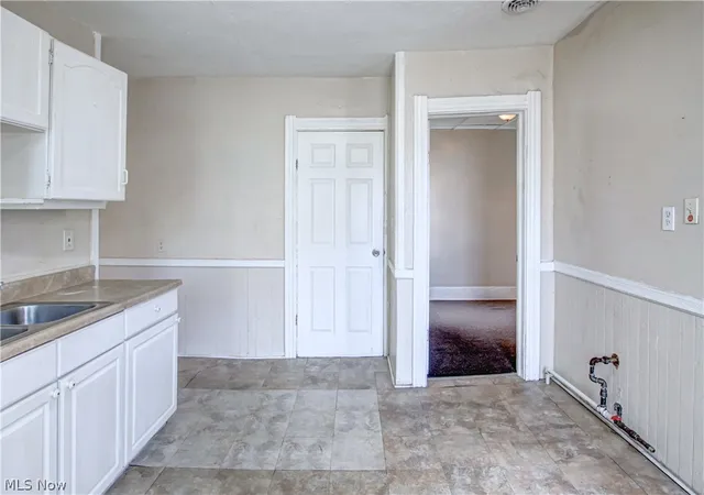 Listing Photo 3 - Condo for sale in building located at 3048 Seymour Ave, Cleveland, OH 44113