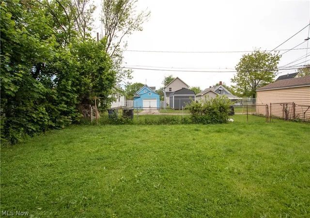 Listing Photo 2 - Condo for sale in building located at 3048 Seymour Ave, Cleveland, OH 44113