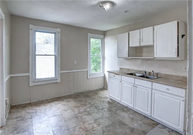 Listing Photo 4 - Condo for sale in building located at 3048 Seymour Ave, Cleveland, OH 44113