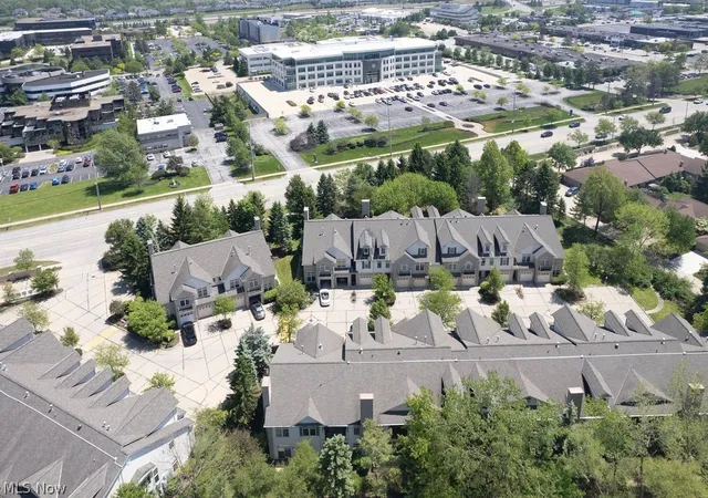 Listing Photo 2 - Condo for sale in building located at 3158 Richmond Rd, Beachwood, OH 44122 - Unit #3158