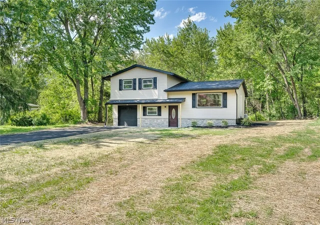 Photo 4 of Single family home for sale at 6967 Tamarack Dr, Hubbard, OH 44425 | MLS# 5211532 | Listing updated on 2026-09-28