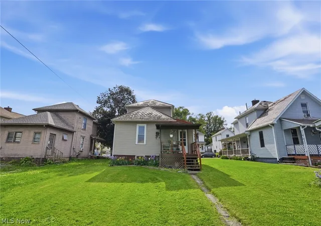 Photo 2 of Single family home for sale at 472 Gray St, Zanesville, OH 43701 | MLS# 5211555 | Listing updated on 2026-09-11