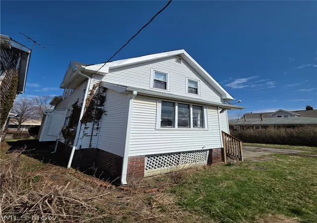 Photo 2 of Single family home for sale at 19806 Shawnee Ave, Cleveland, OH 44119 | MLS# 5201938 | Listing updated on 2026-09-11
