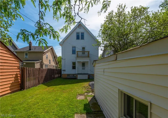 Listing Photo 2 - Condo for sale in building located at 1296 Cook Ave, Lakewood, OH 44107