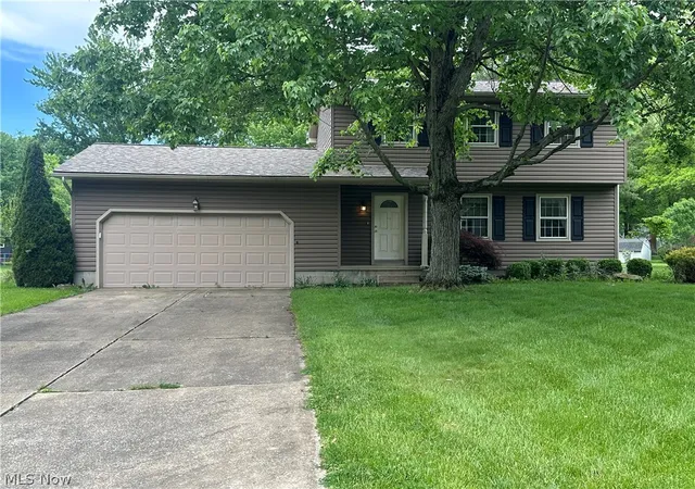 Photo 1 of Single family home for sale at 742 Sabrina Dr, Youngstown, OH 44512 | MLS# 5211861 | Listing updated on 2026-09-03