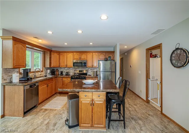 Photo 4 of Single family home for sale at 9541 N Bedford Rd, Macedonia, OH 44056 | MLS# 5212257 | Listing updated on 2026-09-09