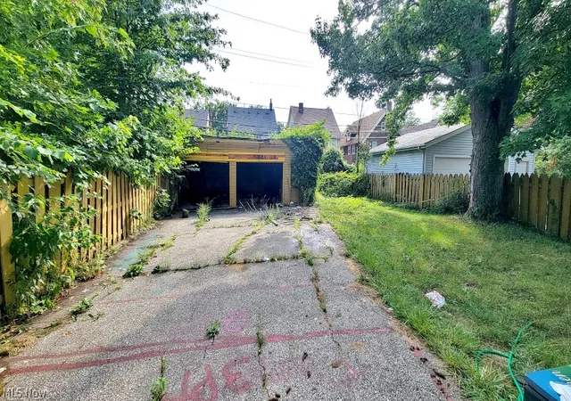 Photo 3 of Single family home for sale at 1848 Stanwood Rd, East Cleveland, OH 44112 | MLS# 5210226 | Listing updated on 2026-09-08