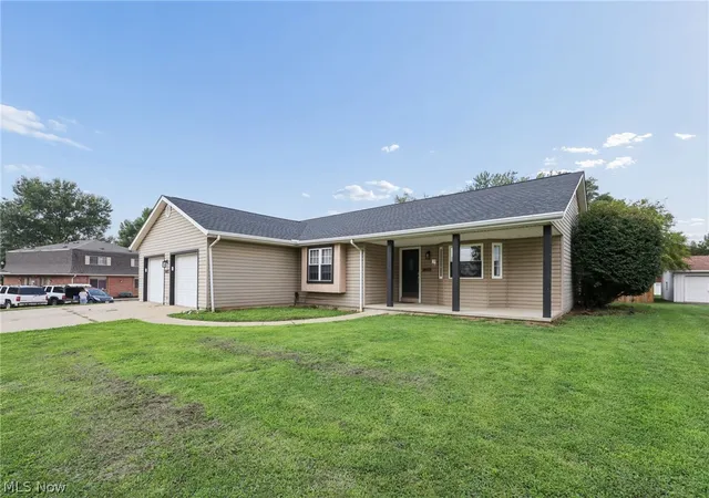 Photo 3 of Sale Pending at 1607 Doaks Ln, Zanesville, OH 43701 | MLS# 5213180 | Listing updated on 2026-09-17