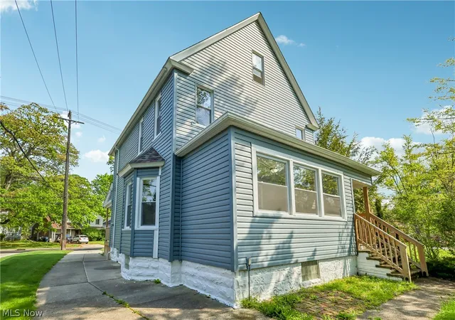 Photo 4 of Sale Pending at 4012 Bluestone Rd, Cleveland, OH 44121 | MLS# 5213280 | Listing updated on 2026-09-09