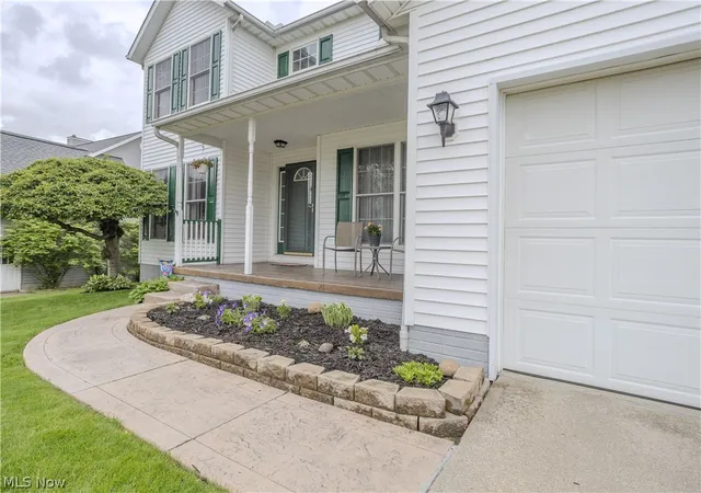 Photo 3 of Single family home for sale at 1009 Brittingham Dr, Ravenna, OH 44266 | MLS# 5204613 | Listing updated on 2026-09-30