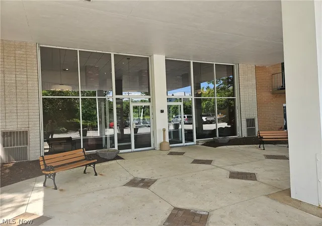 Listing Photo 4 - Condo for sale in building located at 3675 Clague Rd, North Olmsted, OH 44070 - Unit #306