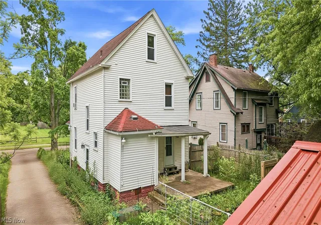 Photo 2 of Single family home for sale at 4144 Helena Ave, Youngstown, OH 44512 | MLS# 5213758 | Listing updated on 2026-09-09
