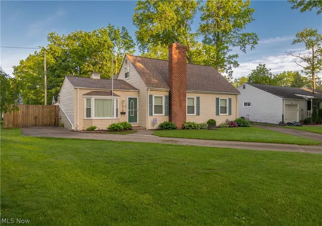 Photo 1 of Single family home for sale at 318 Bellaire Rd, Avon Lake, OH 44012 | MLS# 5211346 | Listing updated on 2026-09-10