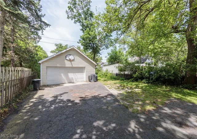 Photo 3 of Sale Pending at 2168 Cottage Grv Dr, Cleveland Heights, OH 44118 | MLS# 5213636 | Listing updated on 2026-10-07