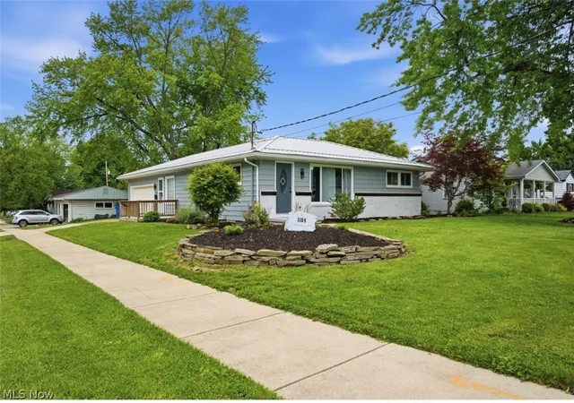 Photo 3 of Single family home for sale at 1104 Gary Ave, Girard, OH 44420 | MLS# 5213667 | Listing updated on 2026-09-19