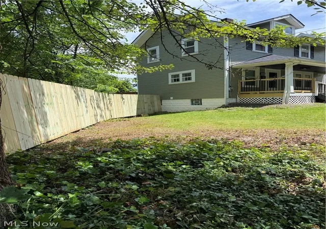 Photo 3 of Single family home for sale at 569 Barwell St, Akron, OH 44303 | MLS# 5214326 | Listing updated on 2026-10-07